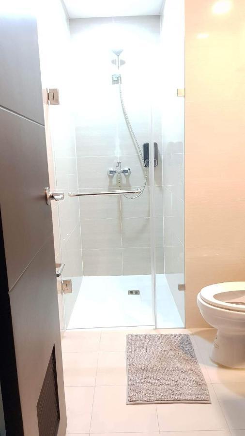 101 Newport Blvd C2 4F By Rechelle Nunag Pasay Exterior foto